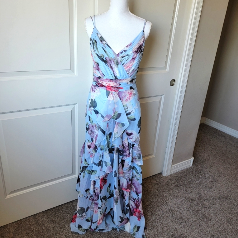 NWT Beautiful blue Xscape dress size 6 perfect for a spring summer wedding guest